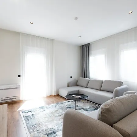 Lumora Living Spacious Free Wifi Апартаменты