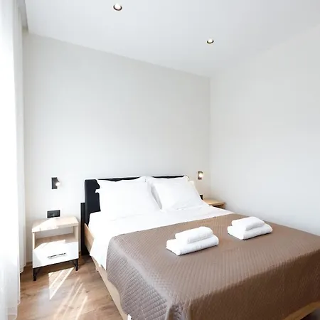 Lumora Living Spacious Free Wifi Апартаменты *