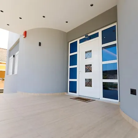 Lumora Living Spacious Free Parking Apartment *