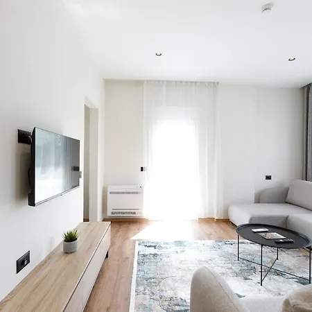 Апартаменты Lumora Living Spacious Free Wifi