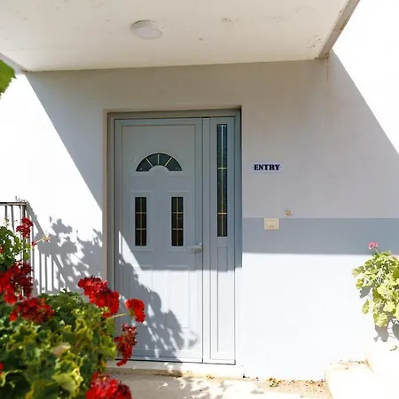 Lumora Living Spacious Free Parking Gjirokaster