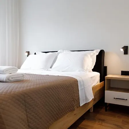 Апартаменты Lumora Living Spacious Free Wifi *