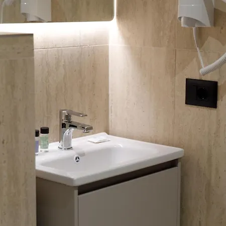 Lumora Living Spacious Free Wifi Апартаменты