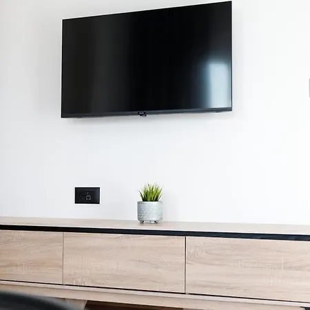 Lumora Living Spacious Free Wifi * Гирокастра