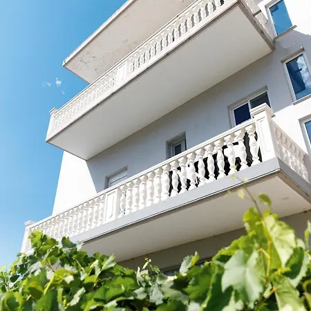 Lumora Living Spacious Free Wifi アパート