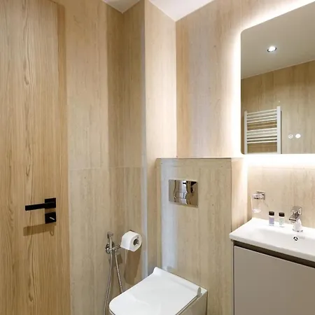 Lumora Living Spacious Free Wifi Апартаменты *