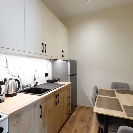 Апартаменты Lumora Living Spacious Free Wifi